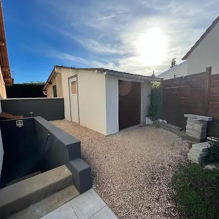 Apartment Jolie Maison, Jardin Et Parking Desertines (Allier)