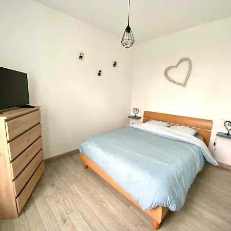 Apartment Jolie Maison, Jardin Et Parking Desertines (Allier)